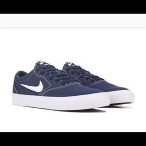 NEW IN BOX NIKE SB CHARGE CANVAS SHOES